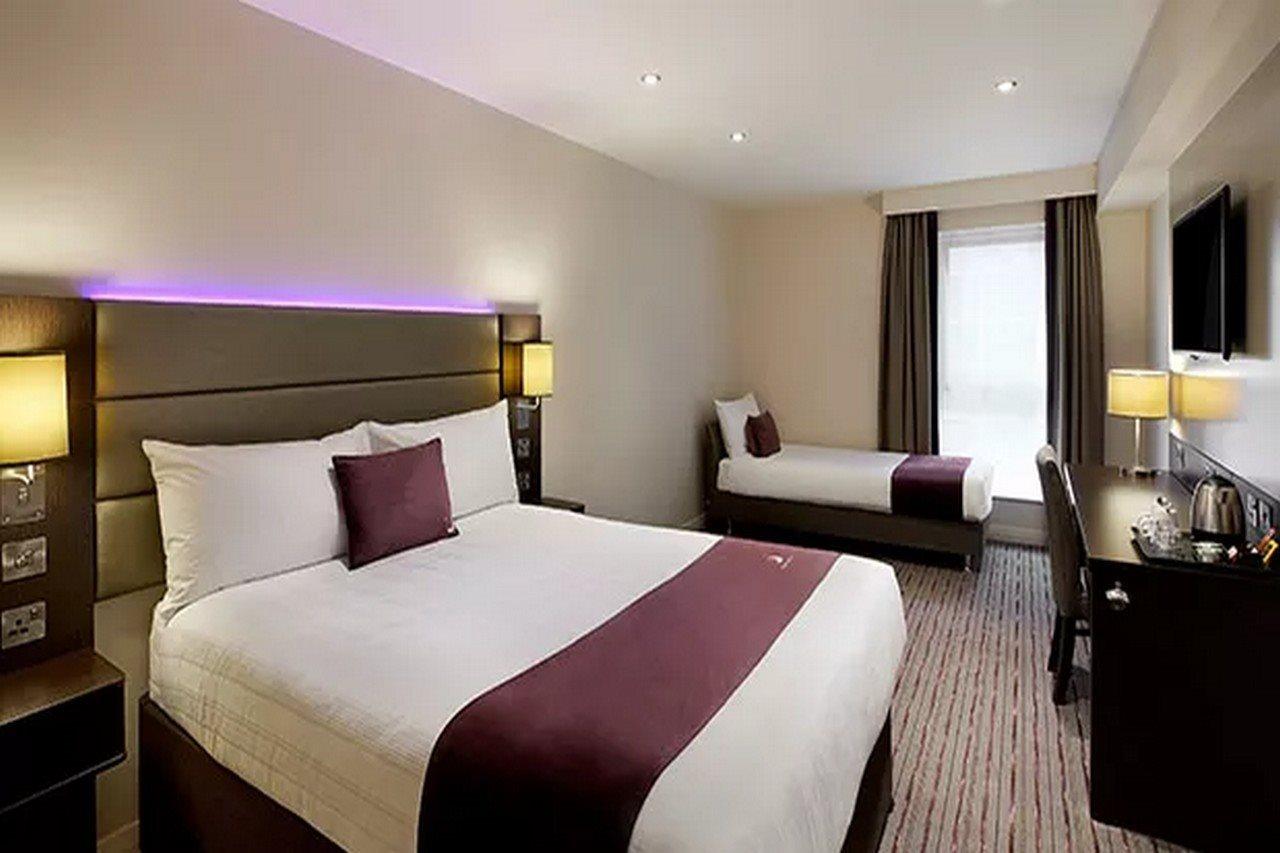 Premier Inn London Romford Exterior foto