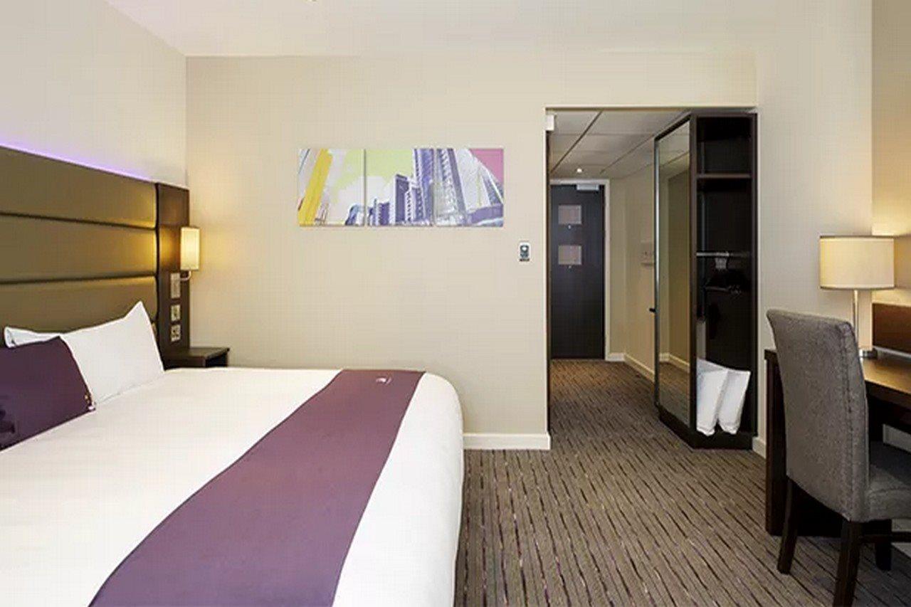 Premier Inn London Romford Exterior foto